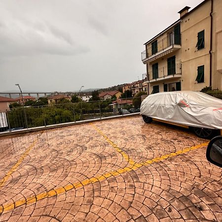 Appartement Fronte Mare-Piscina- Pista Ciclabile à Imperia Extérieur photo