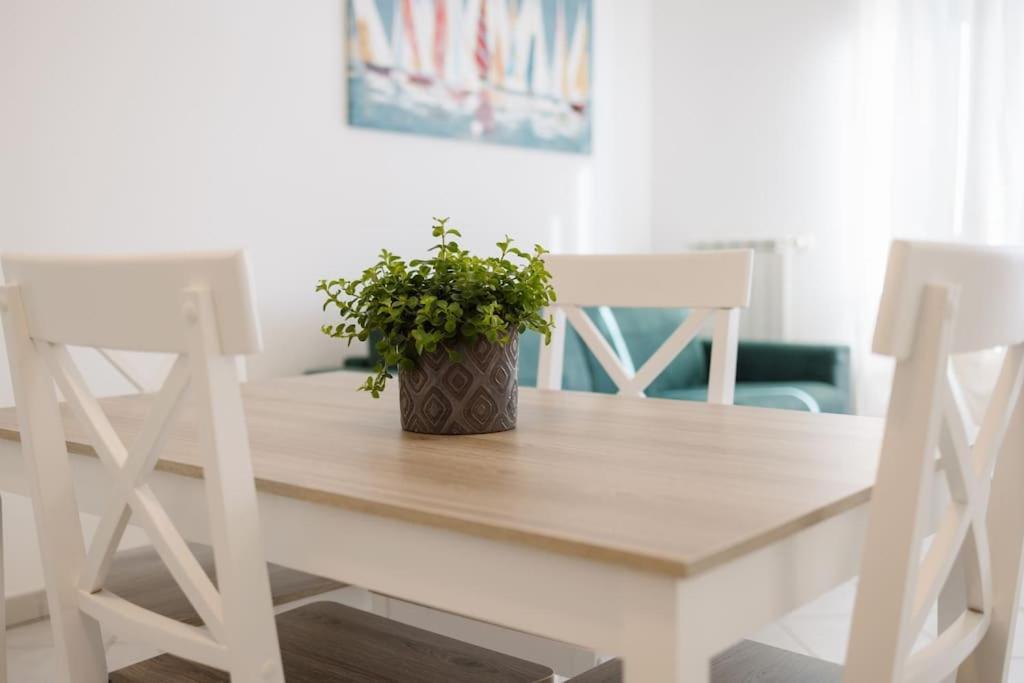 Appartement Fronte Mare-Piscina- Pista Ciclabile à Imperia Extérieur photo