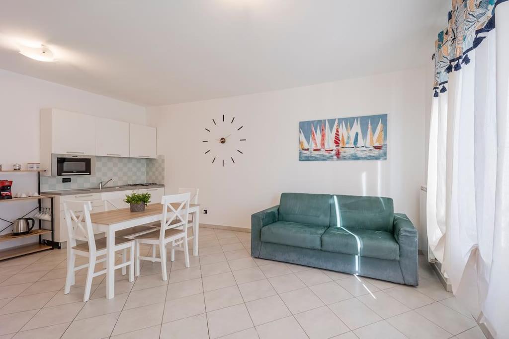 Appartement Fronte Mare-Piscina- Pista Ciclabile à Imperia Extérieur photo